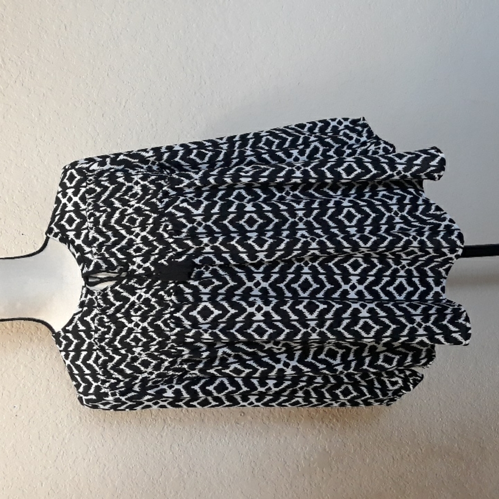 Life style womens long sleeve blouse, size S.